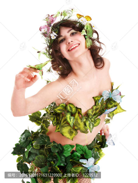 美麗的年輕女子與花和蝴蝶。