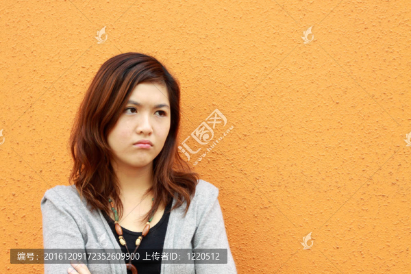悲傷的亞洲女人