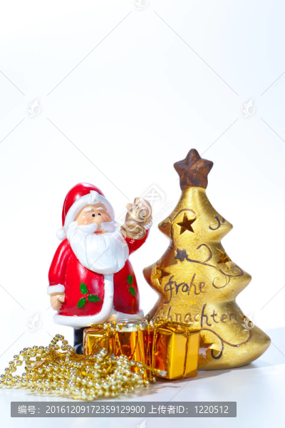 金色的圣誕樹和圣誕老人