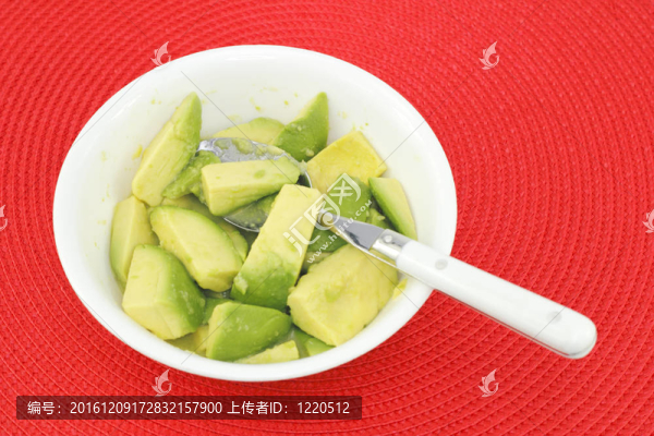 檸檬汁鱷梨片