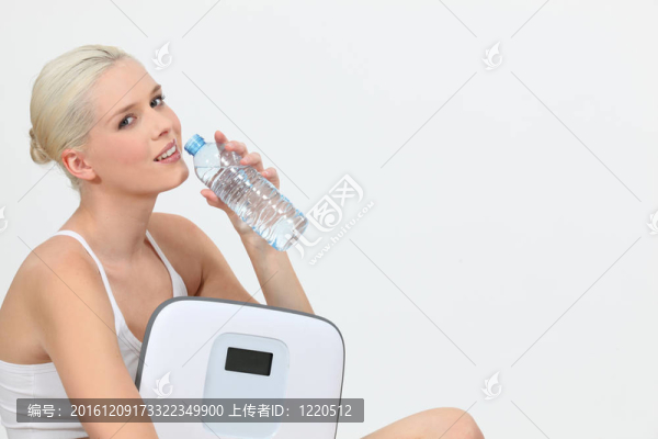 帶刻度的金發(fā)女人