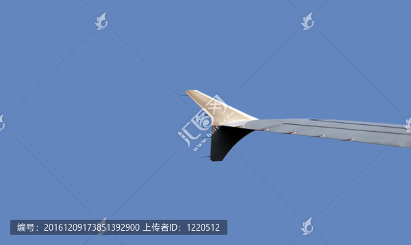 天空中飛機的翅膀