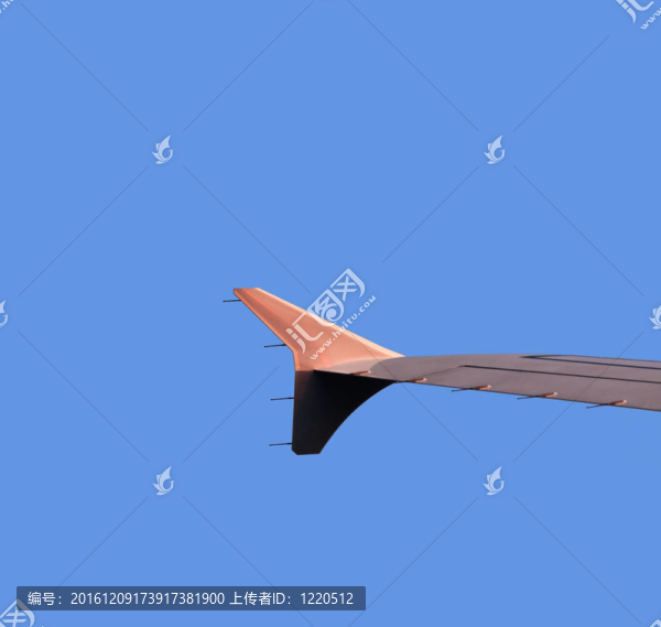 天空中飛機的翅膀