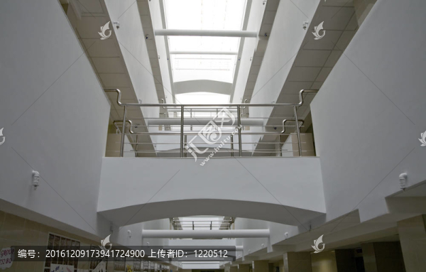 現(xiàn)代辦公建筑室內(nèi)的金屬細(xì)節(jié)