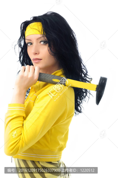 美麗的黑發(fā)女人用錘子