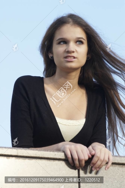 年輕漂亮的女人