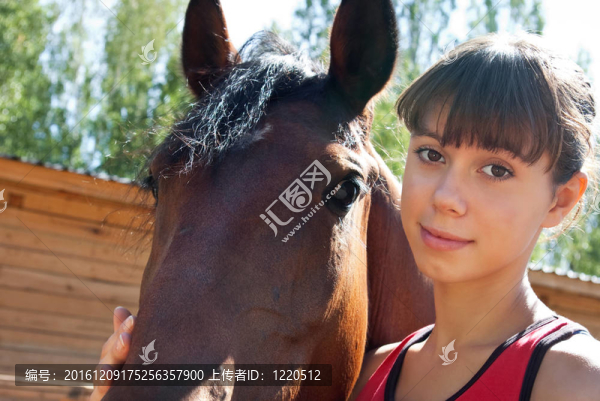 女孩和馬