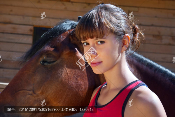 女孩和馬