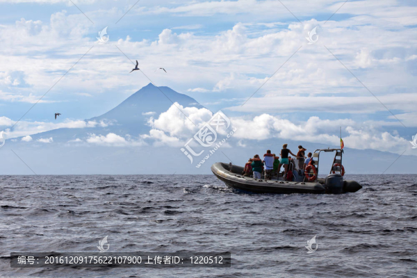 航行在亞速爾群島附近的火山島船皮