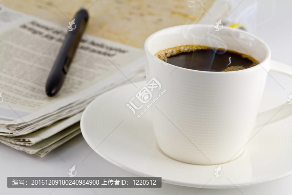一杯咖啡和一份報紙