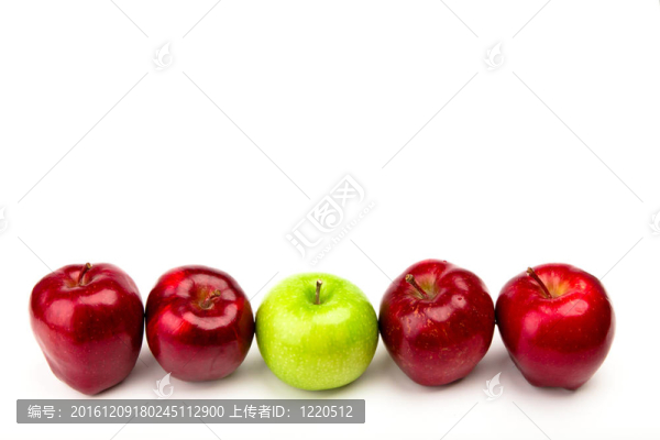 白蘋果上的紅蘋果