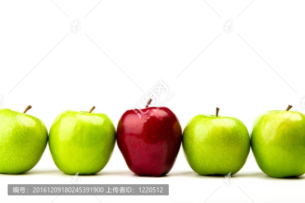 白蘋果上的紅蘋果