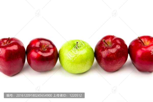 白蘋果上的紅蘋果