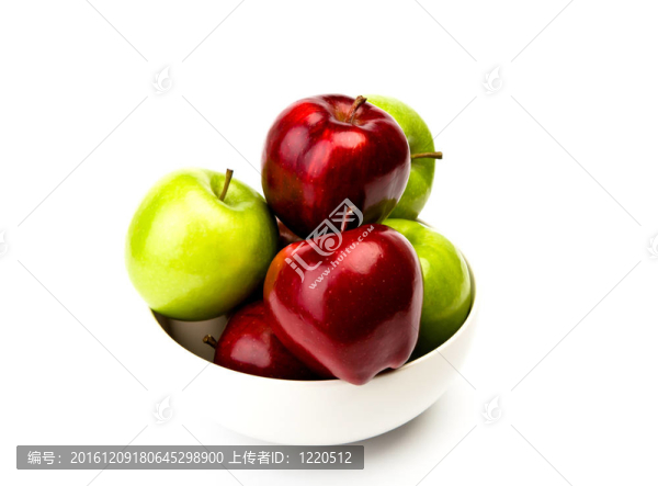 白色背景上分離的綠色和紅色蘋果