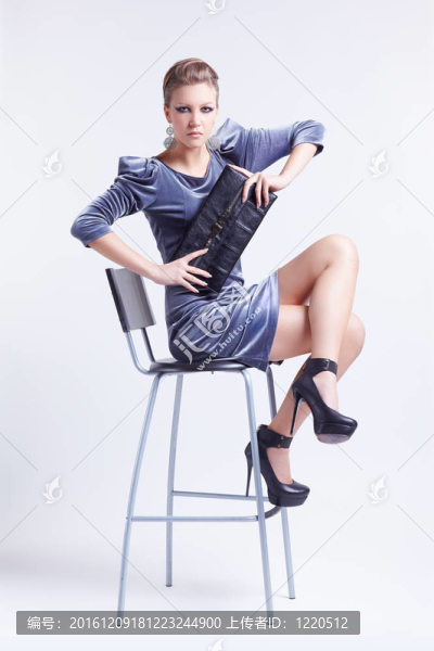 時尚的黑色的衣服