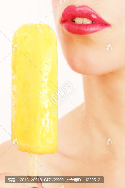 女人和Popsicle