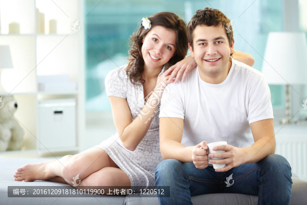 甜蜜的情侶