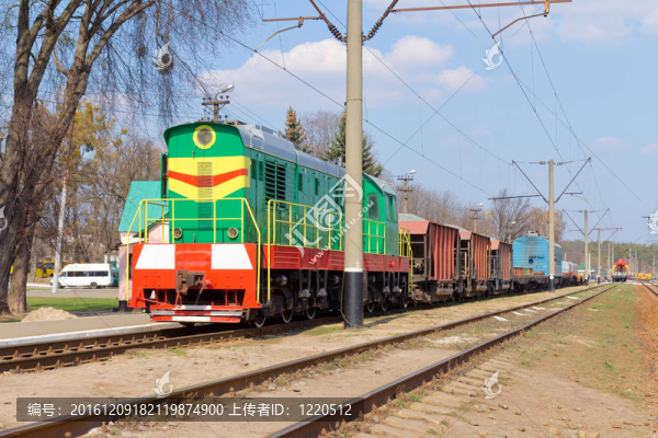 導(dǎo)軌上的五彩柴油火車