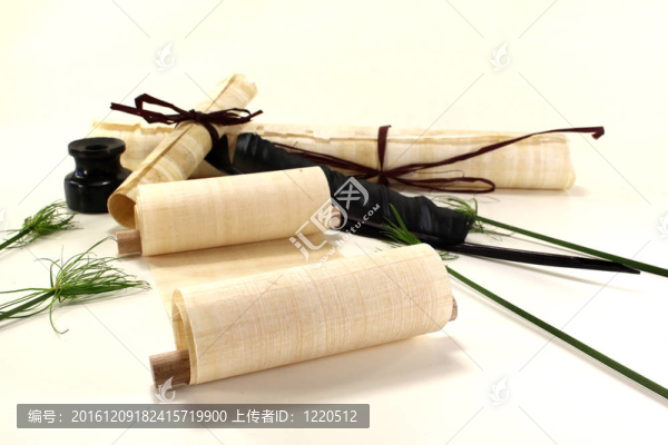 用墨水瓶、筆紙莎草紙卷