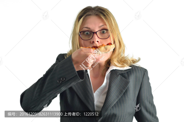 在白色背景下孤立的商務(wù)女性吃比薩餅