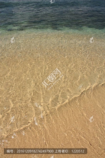 熱帶海灘上的海浪