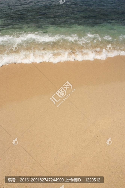 熱帶海灘上的海浪