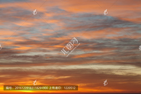海面上日出的天空