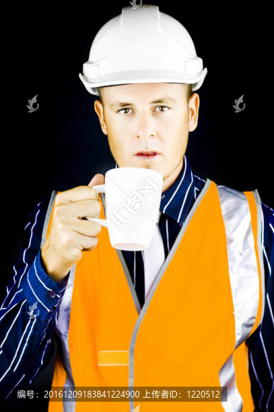 有咖啡的建筑工人
