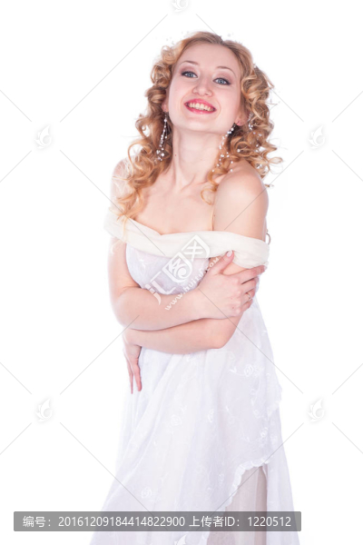 穿著白色連衣裙的漂亮女人