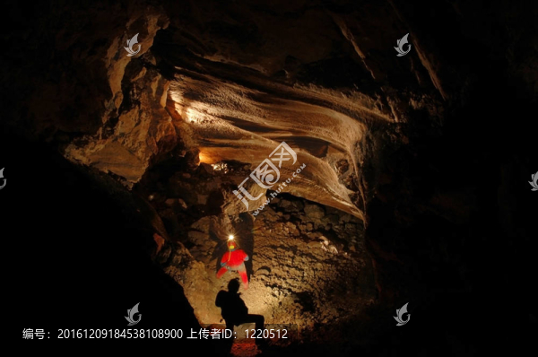 洞穴探險(xiǎn)；探索地下洞穴學(xué)家