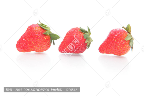 三草莓與倒影