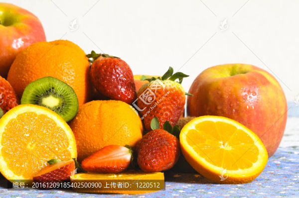 桌子上的水果
