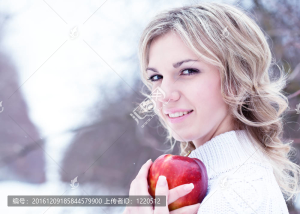 年輕漂亮的女人bolnd冬木