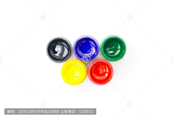 五顏六色的油漆桶