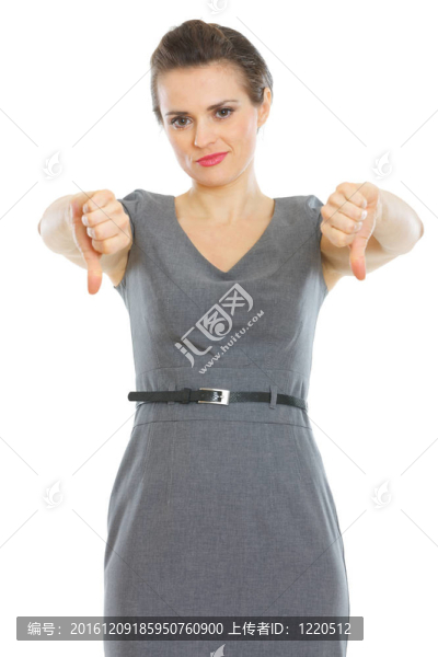 露出大拇指的女人