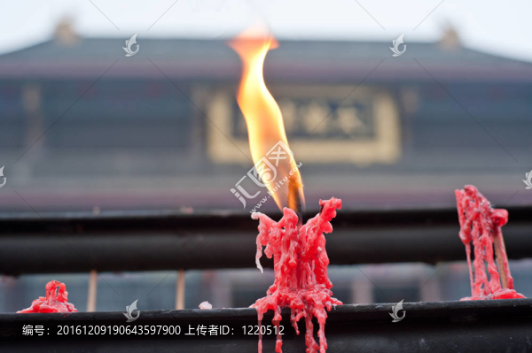在中國四川峨眉大佛寺的蠟燭