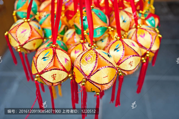 中國傳統(tǒng)香包；新年吉祥物；克利福德
