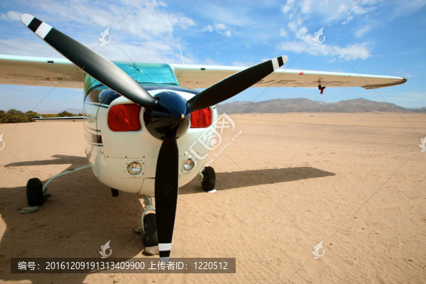 小旅行的飛機(jī)