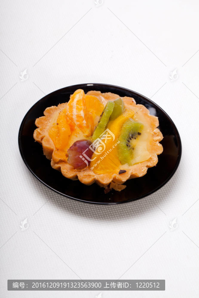 白色的水果蛋糕