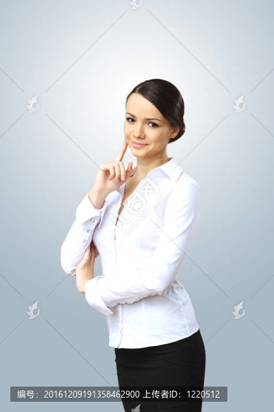 年輕漂亮的女人在上班時上班