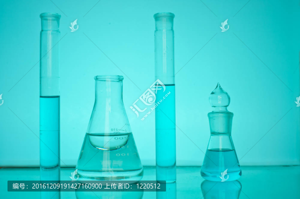 各種有色液體的實(shí)驗(yàn)室玻璃器皿
