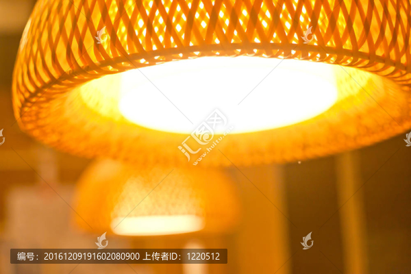 編織吊燈；