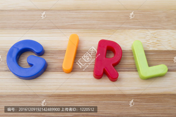 磁鐵字母的女孩