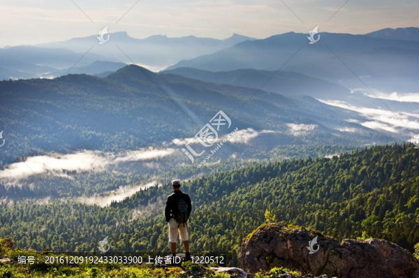 美麗的山川風(fēng)景和人
