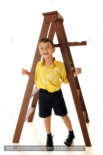 掛在梯子上