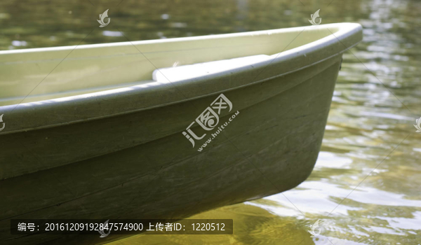 白色的小船