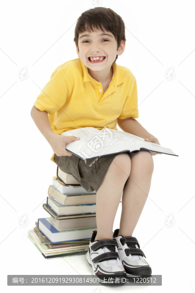 興奮的男孩與書(shū)的孩子