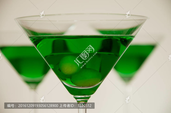 三杯馬丁尼