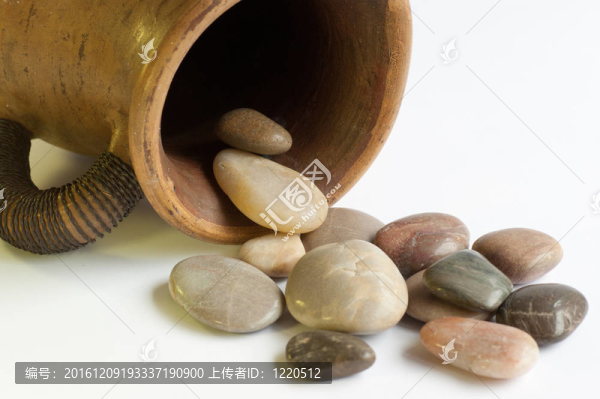 Jug鵝卵石