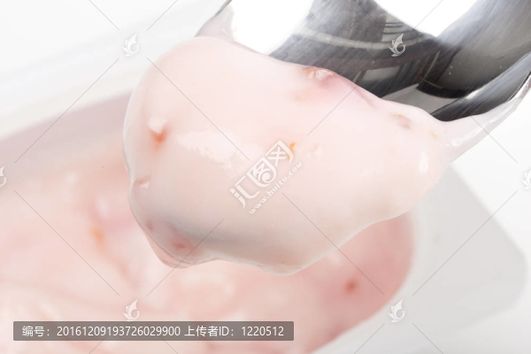 一杯草莓酸奶